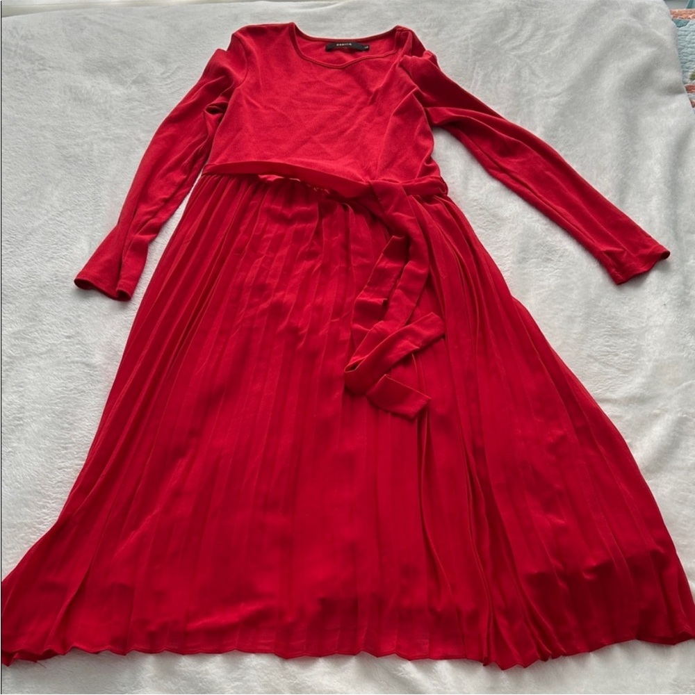 Chic Scarlet Long Sleeve Dress
